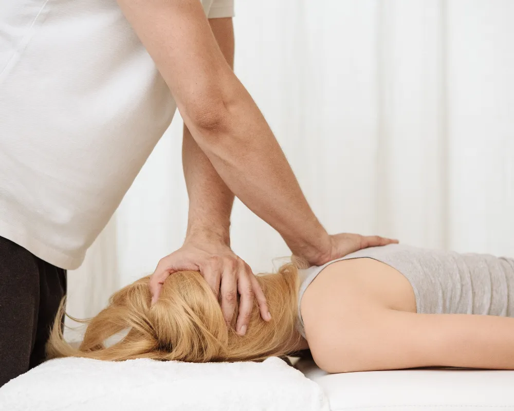 Chiropractic adjustments at Hunt Holistic Chiropractic in Lutz, FL